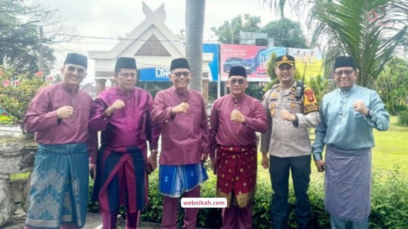 Kehadiran di pernikahan putri Gubernur Jambi, Esy Risdianti, di Masjid Agung Al-Falah, Jambi, dengan Muhammad Iqbal, menciptakan suasana bersejarah